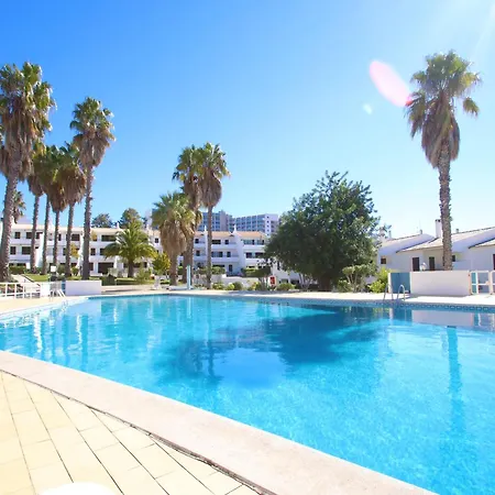 Villa In Albufeira Near Golden Beaches *