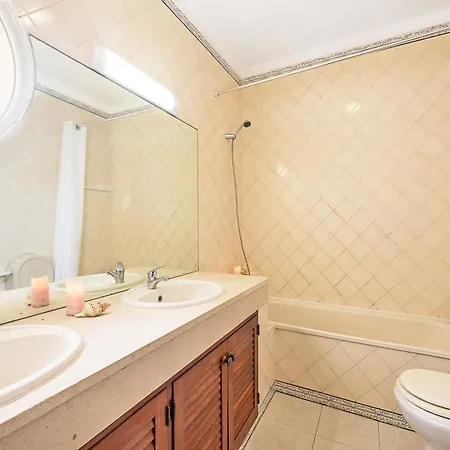 Villa In Albufeira Near Golden Beaches