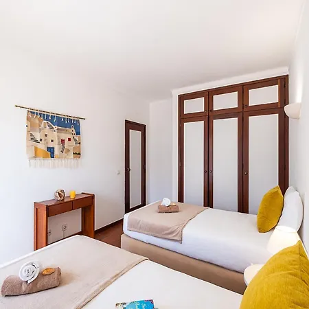 Villa In Albufeira Near Golden Beaches Villa *