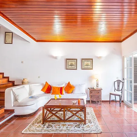 Villa In Albufeira Near Golden Beaches *